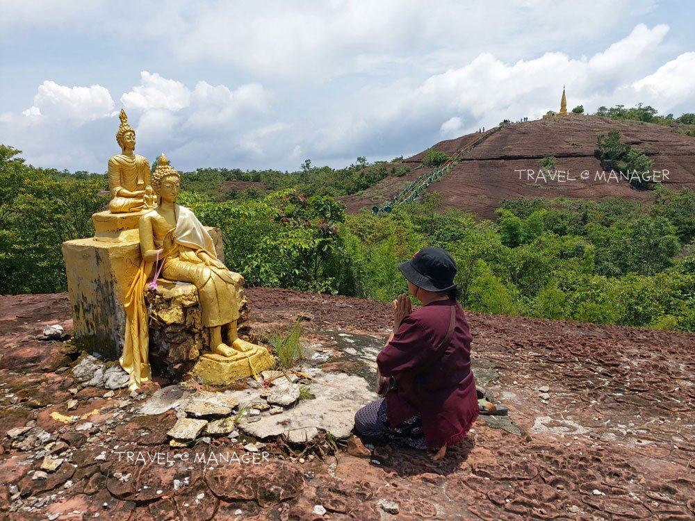 pray to the buddha