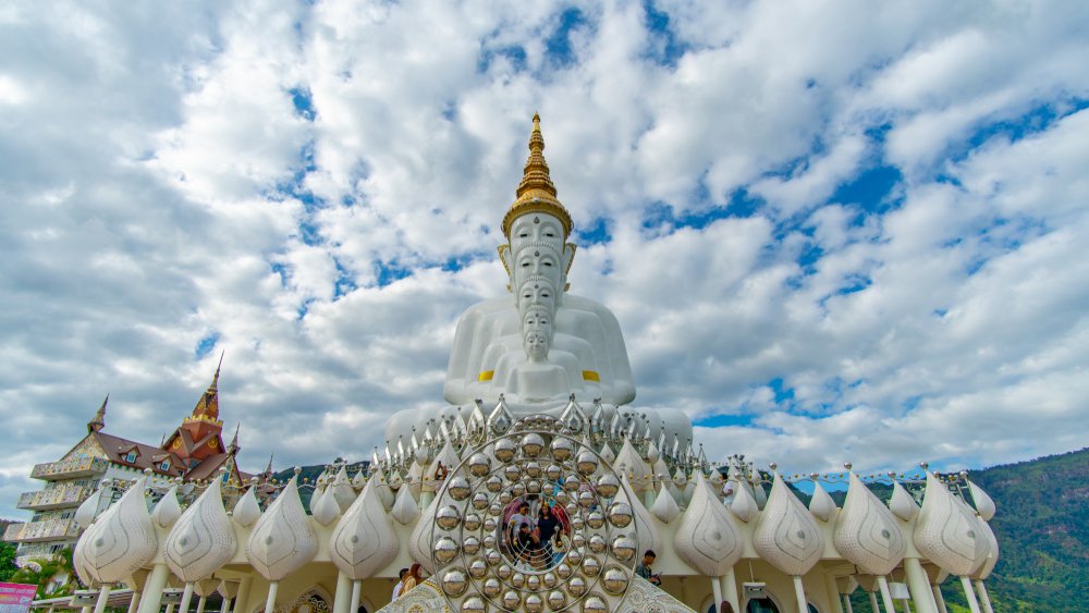 13.วัดพระธาตุผาซ่อนแก้ว