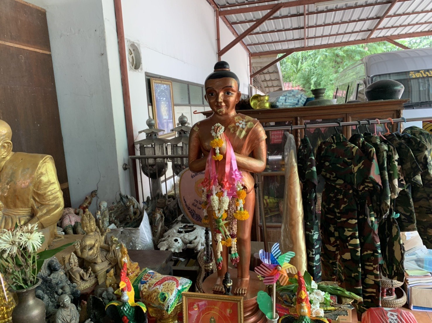 วัดโปรยฝน