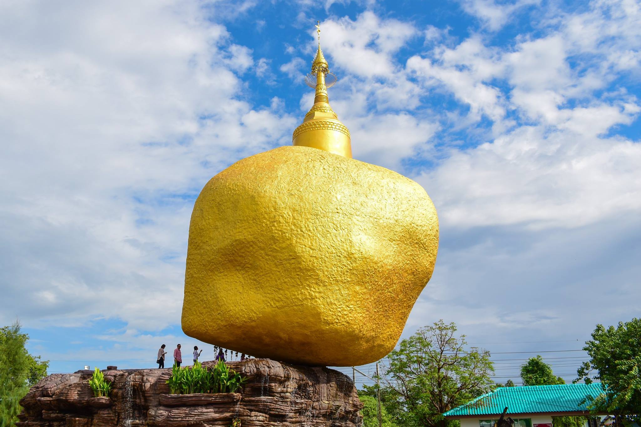 พระธาตุอินทร์แขวน