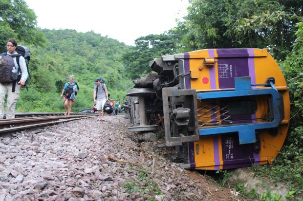 รถไฟคว่ำ