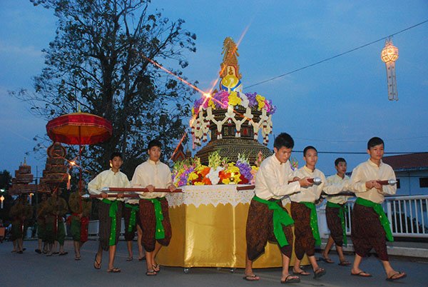 งานหกเป็งนมัสการพระธาตุแช่แห้ง