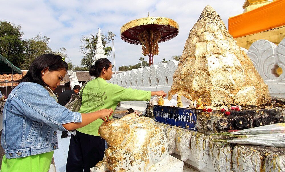 พระธาตุแช่แห้งจำลอง