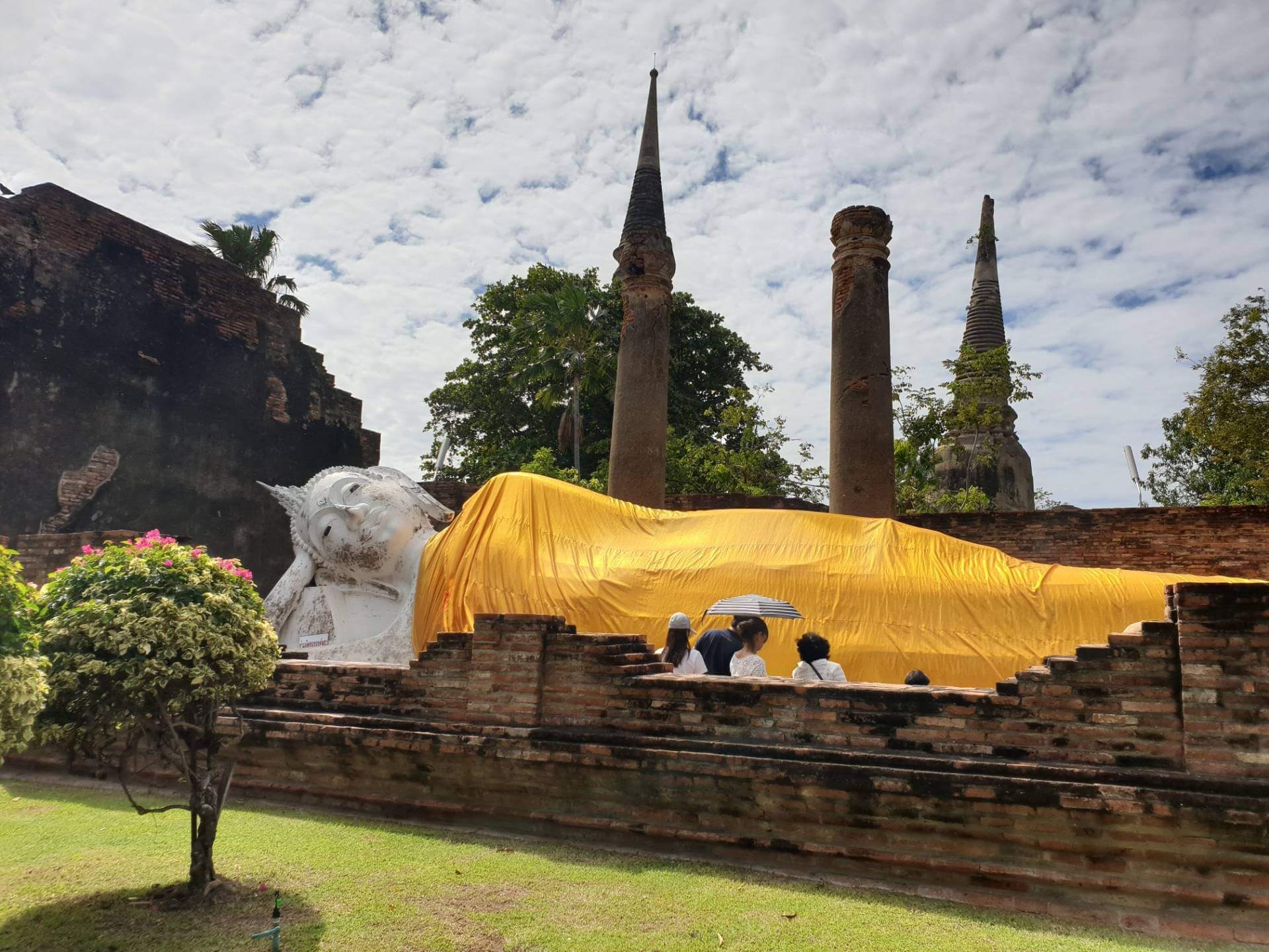 พระนอนองค์ใหญ่