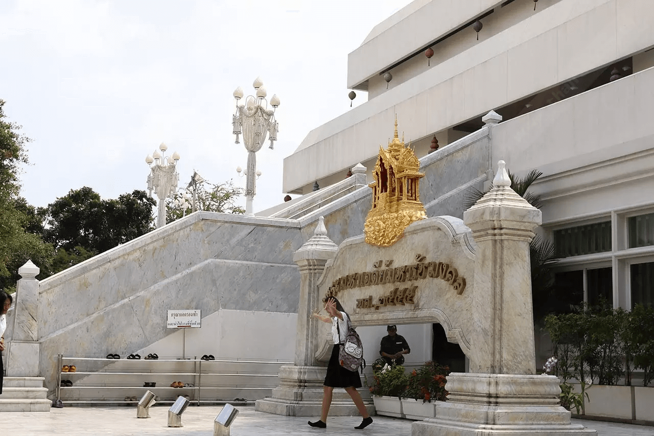 ด้านหน้าพระมหาเจดีย์มหารัชมงคล