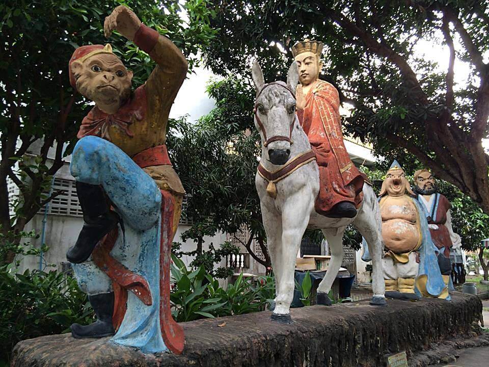 รูปปั้นเทพเจ้าในศาสนาต่างๆ ภายในเมืองสวรรค์ วัดแสนสุข ชลบุรี