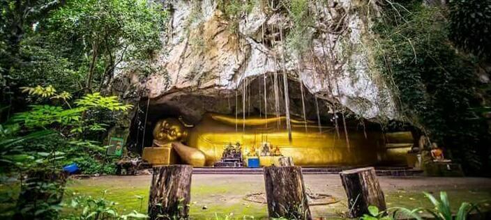 พระพุทธรูปปางไสยาสน์ ที่ วัดถ้ำทองพรรณนา วัดนครศรีธรรมราช