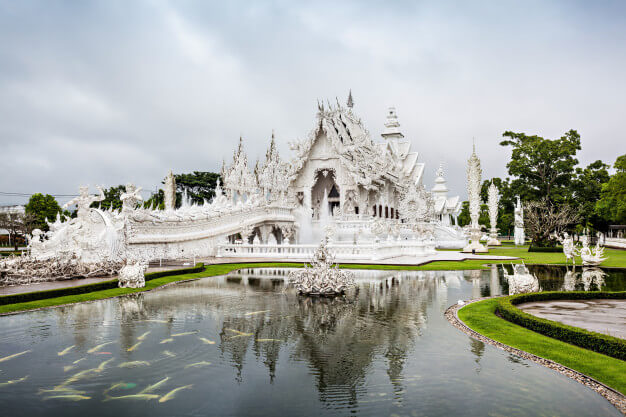 สระน้ำด้านล่างวัดร่องขุ่น