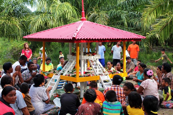 arepajuk ceremony with local people