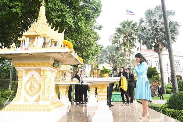 ไหว้ศาลพระภูมิ 