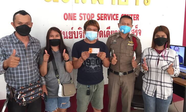 พ่อค้าขายลอตเตอรี่ถูกหวย